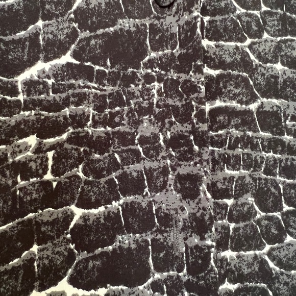 Animal print flowy short with Cuban collar - Picture 3 of 5